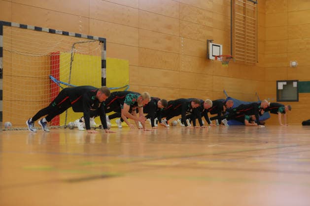 12.06.2026, xtgx, Handball, EHF Champions League, Abschlusstraining SC Magdeburg v.l. Symbolfoto, Symbolbild Mannschaft beim Aufwärmen Koeln