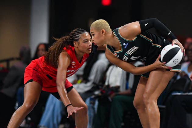 COLLEGE PARK, GA - JUNE 11: New York forward Satou Sabally (0) is guarded by Atlanta forward Naz Hillmon (00) during the WNBA, Basketball Damen, USA game between the New York Liberty and the Atlanta Dream on June 11th, 2026 at Gateway Center Arena in College Park, GA. (Photo by Rich von Biberstein Icon Sportswire) WNBA: JUN 11 New York Liberty at Atlanta Dream EDITORIAL USE ONLY Icon260611050