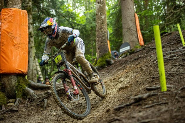 Whoop UCI Mountainbike World Series Leogang Downhill HÖLL Valentina COMMENCAL SCHWALBE BY LES ORRESat Whoop UCI Mountainbike World Series Leogang Downhill, 12.06.2026,in Leogang,AUT Foto: Sebastian Sternemann