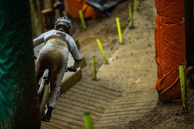 Whoop UCI Mountainbike World Series Leogang Downhill HÖLL Valentina COMMENCAL SCHWALBE BY LES ORRESat Whoop UCI Mountainbike World Series Leogang Downhill, 12.06.2026,in Leogang,AUT Foto: Sebastian Sternemann