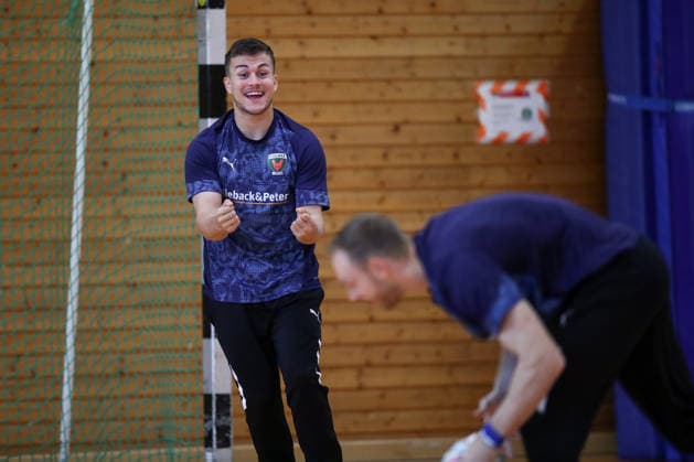 12.06.2026, xtgx, Handball, EHF Champions League, Abschlusstraining Füchse Berlin v.l. Tim Freihoefer (Freihöfer, Berlin, 20) lacht Koeln