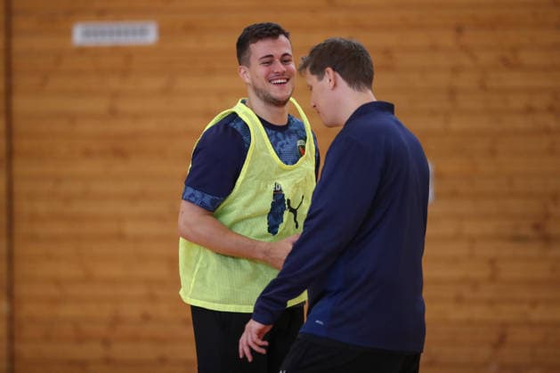 12.06.2026, xtgx, Handball, EHF Champions League, Abschlusstraining Füchse Berlin v.l. Tim Freihoefer (Freihöfer, Berlin, 20) lacht Koeln