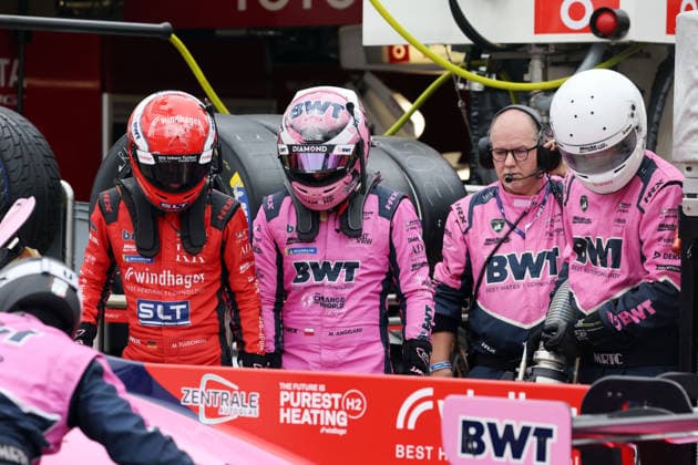 Mattis Pluschkell (GER) und Maks Angelard (POL) Oreca LMP3 8 beim Fahrerwechsel und Boxenstop, Mücke Motorsport, 24 Stunden Le Mans Rennen, Frankreich, WEC Langstrecken- Weltmeisterschaft, 10.06.2026, Road to le Mans LMP3