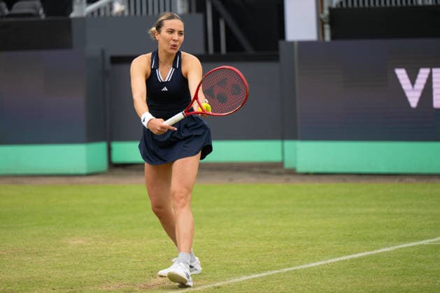 Elena-Gabriela Ruse beim Match gegen Barbora Krejcikova, Tennis, Libema Open 2026, WTA, Tennis Damen Masters 250, 12.06.2026, Rosmalen Grass Court Championships, Centre-Court Rosmalen, s-Hertogenbosch Nordbrabant Niederlande