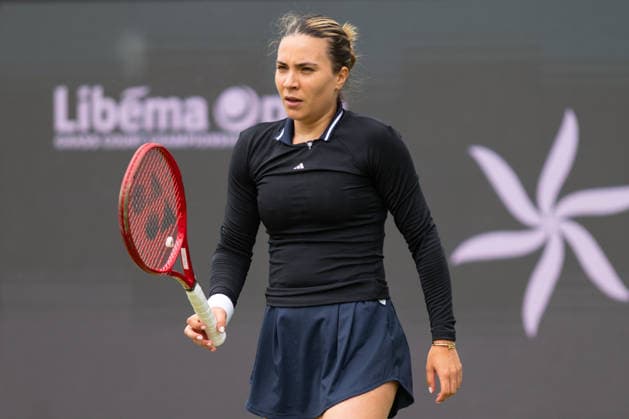 Elena-Gabriela Ruse beim Match gegen Barbora Krejcikova, Tennis, Libema Open 2026, WTA, Tennis Damen Masters 250, 12.06.2026, Rosmalen Grass Court Championships, Centre-Court Rosmalen, s-Hertogenbosch Nordbrabant Niederlande