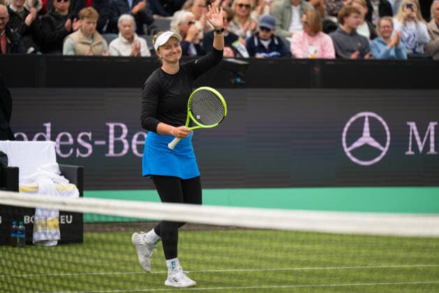 Barbora Krejcikova bedankt sich beim Publikum nach dem Sieg Match gegen Elena-Gabriela Ruse, Tennis, Libema Open 2026, WTA, Tennis Damen Masters 250, 12.06.2026, Rosmalen Grass Court Championships, Centre-Court Rosmalen, s-Hertogenbosch Nordbrabant Niederlande