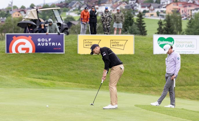 GOLF - Interwetten Open HAUS,AUSTRIA,12.JUN.26 - GOLF - HotelPlanner Tour, Interwetten Open, Golfclub Schladming. Image shows Matthias Schwab (AUT) and Will Enefer (ENG).  GEPAxpictures xHaraldxSteiner