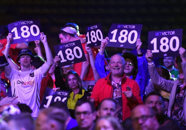12.06.2026, xhbx, Dart World Cup of Darts 2026, v.l. Dart Fans, Zuschauer, Stimmung, Verkleidung, Kostüme, Schild 180 (DFL DFB REGULATIONS PROHIBIT ANY USE OF PHOTOGRAPHS as IMAGE SEQUENCES and or QUASI-VIDEO) Frankfurt