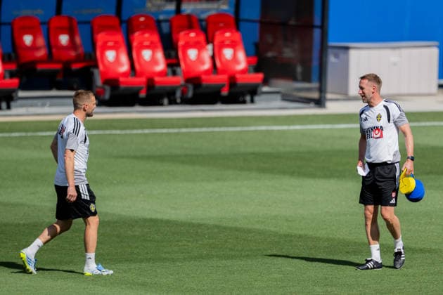 260612 Assistant coach Sebastian Larsson and Head coach Graham Potter of the Swedish national football team at a training session during day 2 of the FIFA World Cup, WM, Weltmeisterschaft, Fussball 2026 on June 12, 2026 in Dallas. Photo: Petter Arvidson BILDBYRAN kod PA PA1229 fotboll football soccer fotball vm fotbolls-vm fotball-vm fotbolls-vm 2026 fifa world cup 2026 träning practice training sverige sweden sverige a bbeng