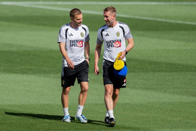 260612 Assistant coach Sebastian Larsson and Head coach Graham Potter of the Swedish national football team at a training session during day 2 of the FIFA World Cup, WM, Weltmeisterschaft, Fussball 2026 on June 12, 2026 in Dallas. Photo: Petter Arvidson BILDBYRAN kod PA PA1229 fotboll football soccer fotball vm fotbolls-vm fotball-vm fotbolls-vm 2026 fifa world cup 2026 träning practice training sverige sweden sverige a bbeng