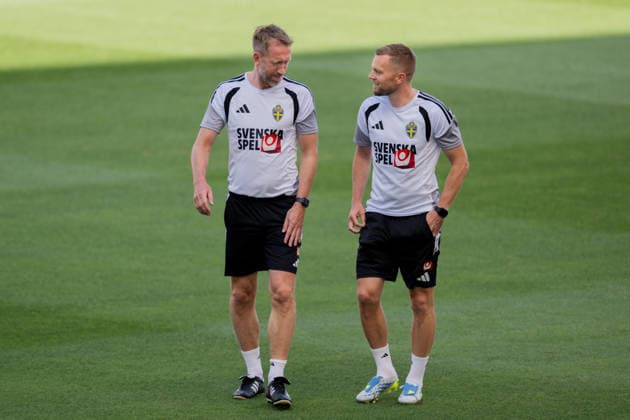 260612 Head coach Graham Potter and assistant coach Sebastian Larsson of the Swedish national football team at a training session during day 2 of the FIFA World Cup, WM, Weltmeisterschaft, Fussball 2026 on June 12, 2026 in Dallas. Photo: Petter Arvidson BILDBYRAN kod PA PA1229 fotboll football soccer fotball vm fotbolls-vm fotball-vm fotbolls-vm 2026 fifa world cup 2026 träning practice training sverige sweden sverige a bbeng