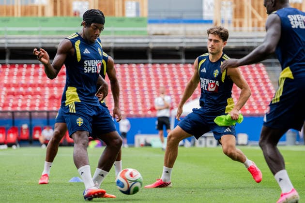 260612 Anthony Elanga and Besfort Zeneli of the Swedish national football team at a training session during day 2 of the FIFA World Cup, WM, Weltmeisterschaft, Fussball 2026 on June 12, 2026 in Dallas. Photo: Petter Arvidson BILDBYRAN kod PA PA1229 fotboll football soccer fotball vm fotbolls-vm fotball-vm fotbolls-vm 2026 fifa world cup 2026 träning practice training sverige sweden sverige a bbeng