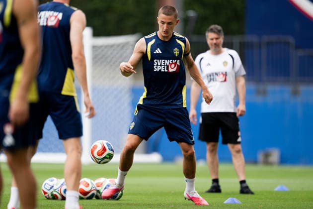 260612 Gustaf Lagerbielke of the Swedish national football team at a training session during day 2 of the FIFA World Cup, WM, Weltmeisterschaft, Fussball 2026 on June 12, 2026 in Dallas. Photo: Petter Arvidson BILDBYRAN kod PA PA1229 fotboll football soccer fotball vm fotbolls-vm fotball-vm fotbolls-vm 2026 fifa world cup 2026 träning practice training sverige sweden sverige a bbeng
