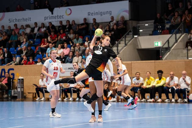 U20 Frauen-Nationalmannschaft Deutschland (GER) vs. U20 Frauen-Nationalmannschaft Frankreich (FRA), Handball, Vier-Nationenturnier, 12.6.2026, Saision 2025 2026, Hannover Aylin Bornhardt (Deutschland U20 Frauen, 13, spielt bei Frisch Auf Goeppingen) im Torwurf Hannover Sportzentrum Vinnhorst Deutschland