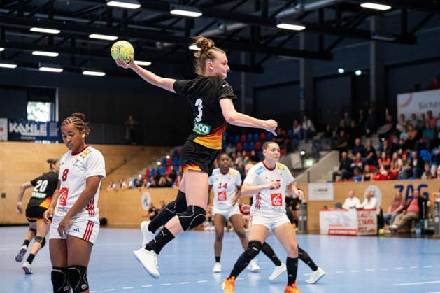 U20 Frauen-Nationalmannschaft Deutschland (GER) vs. U20 Frauen-Nationalmannschaft Frankreich (FRA), Handball, Vier-Nationenturnier, 12.6.2026, Saision 2025 2026, Hannover Jana Walther (Deutschland U20 Frauen, 03, spielt bei HC Leipzig) im Torwurf Hannover Sportzentrum Vinnhorst Deutschland