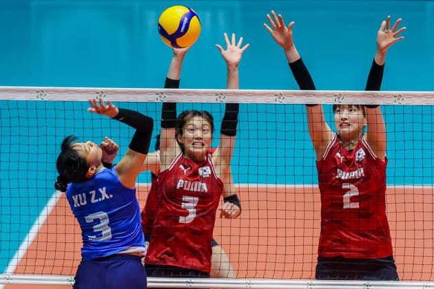 (260612) -- ILOCOS SUR PROVINCE, June 12, 2026 -- Xu Zhen-Xuan (Front L) of Chinese Taipei competes during the pool A volleyball match between South Korea and Chinese Taipei at the 2026 AVC Women s Cup in Ilocos Sur Province, the Philippines, June 12, 2026. ) (SP)PHILIPPINES-ILOCOS SUR PROVINCE-VOLLEYBALL-AVC WOMEN S CUP RouellexUmali 