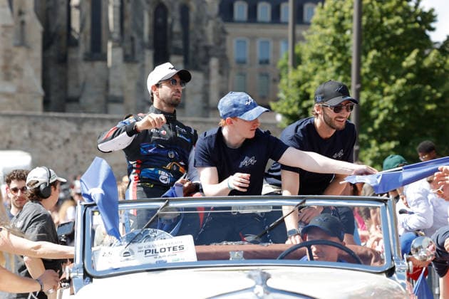 24 HEURES DU MANS 2026 - DRIVERS PARADE 35 FELIX DA COSTA Antonio (prt), MILESI Charles (fra), HABSBURG Ferdinand (aut), Alpine Endurance Team, Alpine A424 35, Hypercar, portrait, during the Drivers Parade of the 24 Hours of Le Mans 2026, 3rd round of the 2026 FIA World Endurance Championship, on June 12, 2026 in Le Mans, France - Le MansFrance  Copyright: xFREDERICxLExFLOCxHx