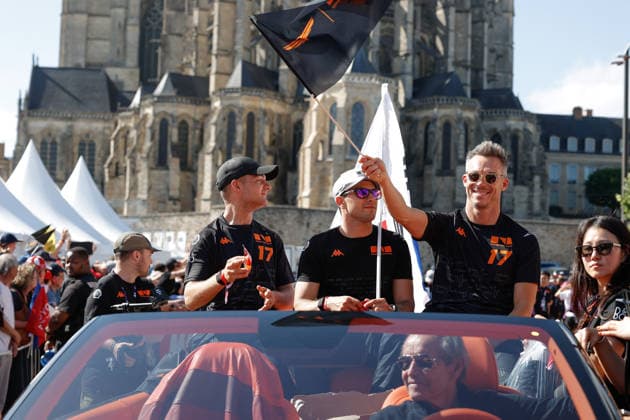 24 HEURES DU MANS 2026 - DRIVERS PARADE 17 LOTTERER AndrÃ (ger), DERANI Pipo (bra), JAUBERT Mathys (fra), Genesis Magma Racing, Genesis GMR-001 17, Hypercar, portrait, during the Drivers Parade of the 24 Hours of Le Mans 2026, 3rd round of the 2026 FIA World Endurance Championship, on June 12, 2026 in Le Mans, France - Le MansFrance  Copyright: xFREDERICxLExFLOCxHx