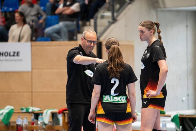 U20 Frauen-Nationalmannschaft Deutschland (GER) vs. U20 Frauen-Nationalmannschaft Frankreich (FRA), Handball, Vier-Nationenturnier, 12.6.2026, Saision 2025 2026, Hannover Christopher Nordmeyer (Deutschland U20 Frauen, Bundestrainer) waehrend der Halbzeit Hannover Sportzentrum Vinnhorst Deutschland