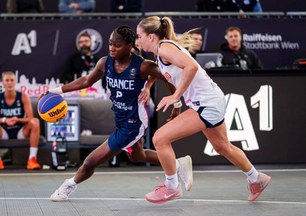 BASKETBALL - FIBA 3x3 World Tour VIENNA,AUSTRIA,12.JUN.26 - BASKETBALL - FIBA 3x3 World Tour. Image shows Daniela Dibanzilua (FRA) and Floor Trijntje Cornelia Toornstra (NED).  GEPAxpictures xEdgarxEisner