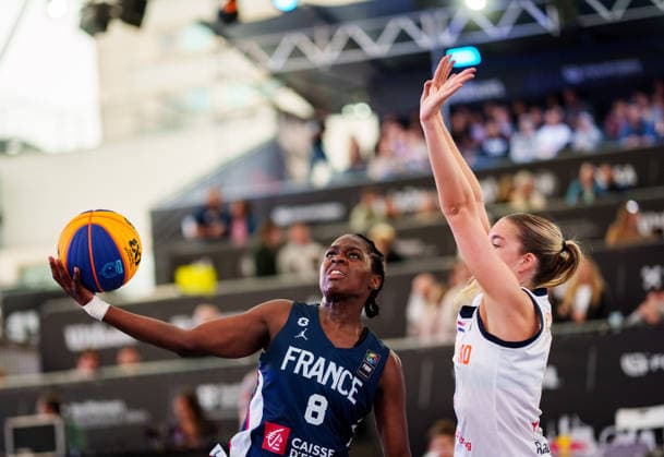 BASKETBALL - FIBA 3x3 World Tour VIENNA,AUSTRIA,12.JUN.26 - BASKETBALL - FIBA 3x3 World Tour. Image shows Daniela Dibanzilua (FRA) and Floor Trijntje Cornelia Toornstra (NED).  GEPAxpictures xEdgarxEisner