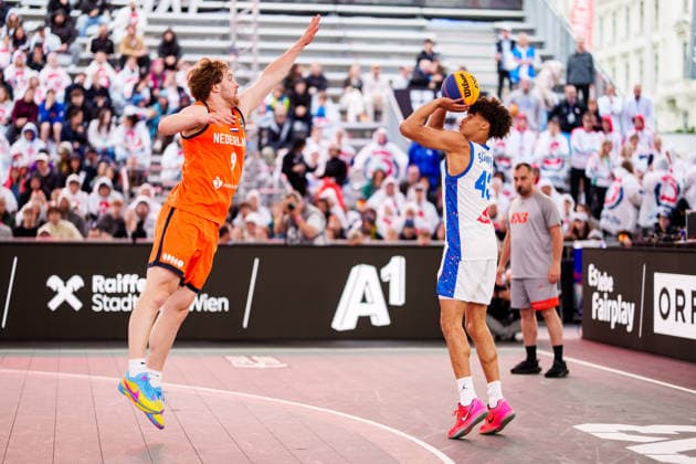 BASKETBALL - FIBA 3x3 World Tour VIENNA,AUSTRIA,12.JUN.26 - BASKETBALL - FIBA 3x3 World Tour. Image shows Joost Poels (NED) and Maxime Sconard (FRA).  GEPAxpictures xEdgarxEisner