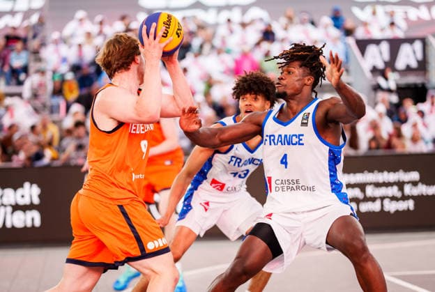 BASKETBALL - FIBA 3x3 World Tour VIENNA,AUSTRIA,12.JUN.26 - BASKETBALL - FIBA 3x3 World Tour. Image shows Joost Poels (NED) and Ange-Landry Djedje (FRA).  GEPAxpictures xEdgarxEisner