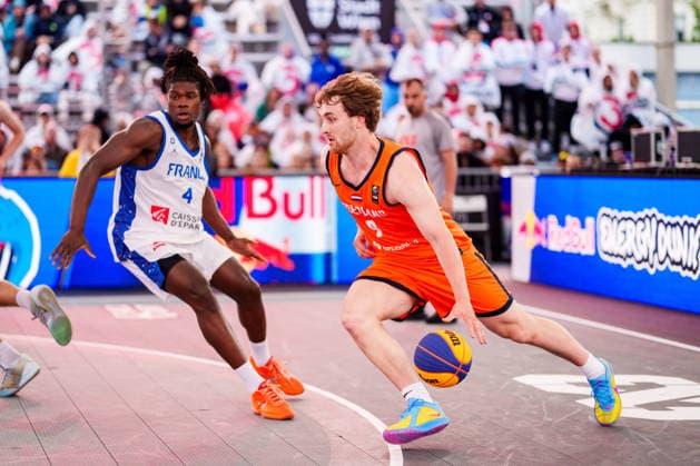 BASKETBALL - FIBA 3x3 World Tour VIENNA,AUSTRIA,12.JUN.26 - BASKETBALL - FIBA 3x3 World Tour. Image shows Ange-Landry Djedje (FRA) and Joost Poels (NED).  GEPAxpictures xEdgarxEisner