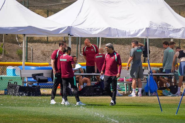USA: Fussball FIFA World Cup, WM, Weltmeisterschaft, Fussball 2026 Training der Schweizer Nationalmannschaft im Basecamp San Diego (San Diego Jewish Academy, Carmel Valley, San Diego, Kalifornien): Murat Yakin (Trainer, Switzerland) während einer Trainingseinheit der Schweizer Nationalmannschaft im offiziellen Team Base Camp in San Diego. Die Auswahl von Nationaltrainer Murat Yakin bereitet sich auf die FIFA-Weltmeisterschaft 2026 in den USA, Kanada und Mexiko vor.