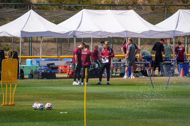 USA: Fussball FIFA World Cup, WM, Weltmeisterschaft, Fussball 2026 Training der Schweizer Nationalmannschaft im Basecamp San Diego (San Diego Jewish Academy, Carmel Valley, San Diego, Kalifornien): Murat Yakin (Trainer, Switzerland) während einer Trainingseinheit der Schweizer Nationalmannschaft im offiziellen Team Base Camp in San Diego. Die Auswahl von Nationaltrainer Murat Yakin bereitet sich auf die FIFA-Weltmeisterschaft 2026 in den USA, Kanada und Mexiko vor.