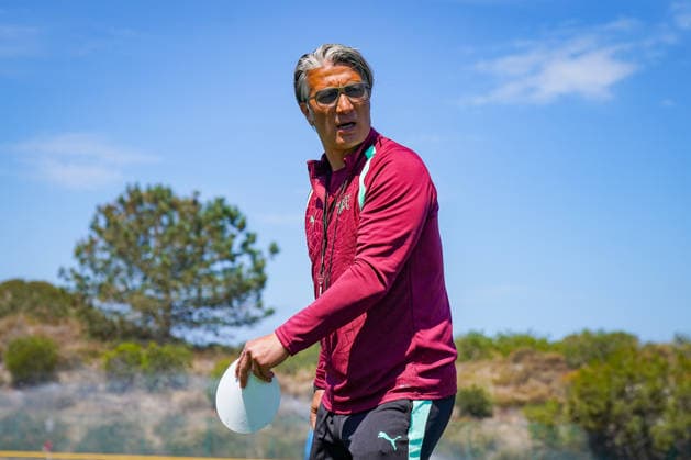 USA: Fussball FIFA World Cup, WM, Weltmeisterschaft, Fussball 2026 Training der Schweizer Nationalmannschaft im Basecamp San Diego (San Diego Jewish Academy, Carmel Valley, San Diego, Kalifornien): Murat Yakin (Trainer, Switzerland) während einer Trainingseinheit der Schweizer Nationalmannschaft im offiziellen Team Base Camp in San Diego. Die Auswahl von Nationaltrainer Murat Yakin bereitet sich auf die FIFA-Weltmeisterschaft 2026 in den USA, Kanada und Mexiko vor.