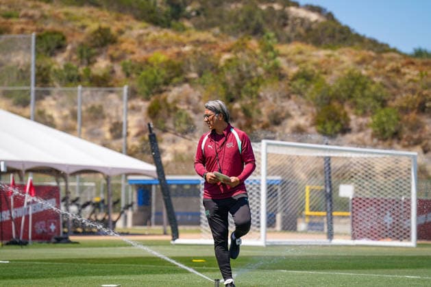 USA: Fussball FIFA World Cup, WM, Weltmeisterschaft, Fussball 2026 Training der Schweizer Nationalmannschaft im Basecamp San Diego (San Diego Jewish Academy, Carmel Valley, San Diego, Kalifornien): Murat Yakin (Trainer, Switzerland) während einer Trainingseinheit der Schweizer Nationalmannschaft im offiziellen Team Base Camp in San Diego. Die Auswahl von Nationaltrainer Murat Yakin bereitet sich auf die FIFA-Weltmeisterschaft 2026 in den USA, Kanada und Mexiko vor.