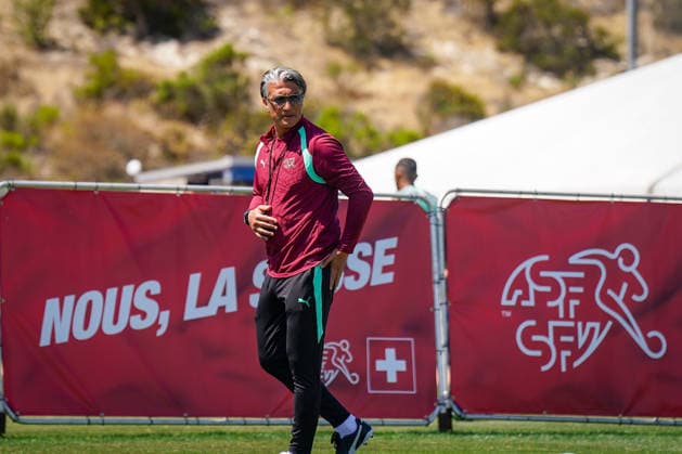 USA: Fussball FIFA World Cup, WM, Weltmeisterschaft, Fussball 2026 Training der Schweizer Nationalmannschaft im Basecamp San Diego (San Diego Jewish Academy, Carmel Valley, San Diego, Kalifornien): Murat Yakin (Trainer, Switzerland) während einer Trainingseinheit der Schweizer Nationalmannschaft im offiziellen Team Base Camp in San Diego. Die Auswahl von Nationaltrainer Murat Yakin bereitet sich auf die FIFA-Weltmeisterschaft 2026 in den USA, Kanada und Mexiko vor.