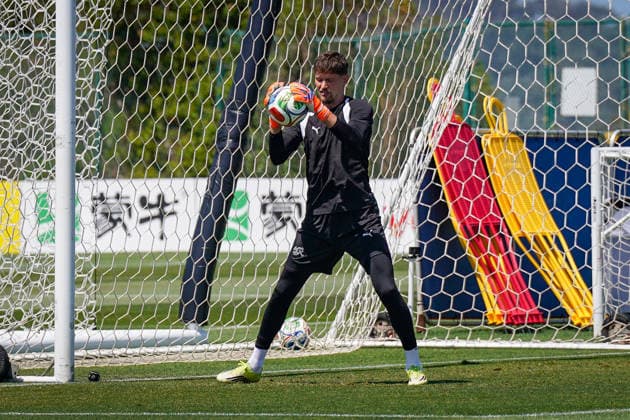 USA: Fussball FIFA World Cup, WM, Weltmeisterschaft, Fussball 2026 Training der Schweizer Nationalmannschaft im Basecamp San Diego (San Diego Jewish Academy, Carmel Valley, San Diego, Kalifornien): Gregor Kobel (Switzerland, 1) während einer Trainingseinheit der Schweizer Nationalmannschaft im offiziellen Team Base Camp in San Diego. Die Auswahl von Nationaltrainer Murat Yakin bereitet sich auf die FIFA-Weltmeisterschaft 2026 in den USA, Kanada und Mexiko vor.