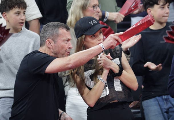 Lothar MATTHAEUS (MATTHÄUS) und Theresa SOMMER. Basketball: Bayern - Berlin Playoff Finale, 1.Spiel, Saison 2025-2026, am 12.6.2026 in Muenchen. Quelle Copyright Credit : Oryk HAIST