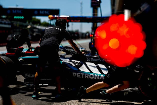 F1 - BARCELONA-CATALUNYA GRAND PRIX 2026 72 VESTI Frederik (den), Mercedes AMG F1 Team W17, action mechanic, mecanicien, mechanics during the Formula 1 Barcelona-Catalunya Grand Prix 2026, 7th round of the 2026 Formula One World Championship, WM, Weltmeisterschaft from June 12 to 14, 2026 on the Circuit de Barcelona-Catalunya, in Montmelo, Spain - MontmeloSpain  Copyright: xDPPIx