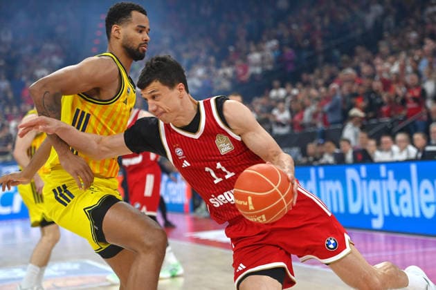 VLADIMIR LUCIC (FCB), Aktion,Zweikampf gegen Norris AGBAKOKO (Berlin) Basketball BBL,Saison 2025 2026 Play Off Finale Spiel 1, FC Bayern Muenchen - Alba Berlin am 12.06.2026 S A P G A R D EN