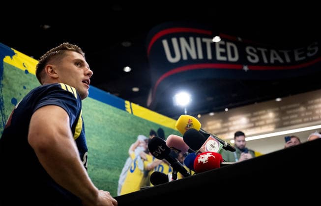 260612 Viktor Gyökeres of the Swedish men s national football team in the mixed zone after a training session during day 2 of the FIFA World Cup, WM, Weltmeisterschaft, Fussball 2026 on June 12, 2026 in Dallas. Photo: Petter Arvidson BILDBYRAN kod PA PA1230 fotboll football soccer fotball vm fotbolls-vm fotball-vm fotbolls-vm 2026 fifa world cup 2026 mixed zone sverige sweden sverige a day 2 bbeng