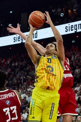 Deutsche Basketball Bundesliga (BBL), FC Bayern München Basketball vs ALBA Berlin, München FC Bayern Basketball, Berlin ALBA, 2026-06-12 in München (SAP Garden) RATAJ Michael (ALBA Berlin Power Forward (PF) Nr21-BER21), MCCORMACK David (FC Bayern München Basketball Center (C) Nr33-FCBB33), LUCIC Vladimir (FC Bayern München Basketball Small Forward (SF) Nr11-FCBB11) sportworld München SAP Garden Bayern Deutschland