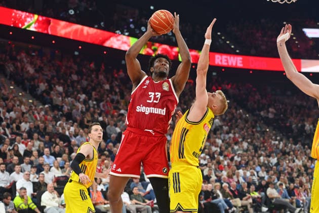 v.li:Jusatin BEAN (Alba Berlin), Sam GRIESEL (Alba Berlin), Aktion,Zweikampf. Basketball BBL,Saison 2025 2026 Play Off Finale Spiel 1, FC Bayern Muenchen - Alba Berlin am 12.06.2026 S A P G A R D EN