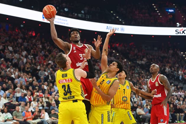 v.li:Jusatin BEAN (Alba Berlin), David McCORMACK (FCB) Aktion,Zweikampf. Basketball BBL,Saison 2025 2026 Play Off Finale Spiel 1, FC Bayern Muenchen - Alba Berlin am 12.06.2026 S A P G A R D EN
