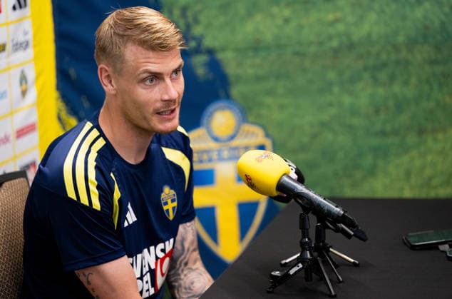 260612 Eric Smith of the Swedish men s national football team in the mixed zone after a training session during day 2 of the FIFA World Cup, WM, Weltmeisterschaft, Fussball 2026 on June 12, 2026 in Dallas. Photo: Petter Arvidson BILDBYRAN kod PA PA1230 fotboll football soccer fotball vm fotbolls-vm fotball-vm fotbolls-vm 2026 fifa world cup 2026 mixed zone sverige sweden sverige a day 2 bbeng