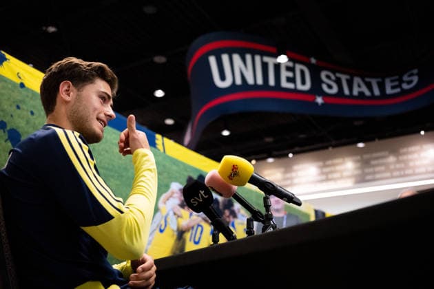 260612 Besfort Zeneli of the Swedish men s national football team in the mixed zone after a training session during day 2 of the FIFA World Cup, WM, Weltmeisterschaft, Fussball 2026 on June 12, 2026 in Dallas. Photo: Petter Arvidson BILDBYRAN kod PA PA1230 fotboll football soccer fotball vm fotbolls-vm fotball-vm fotbolls-vm 2026 fifa world cup 2026 mixed zone sverige sweden sverige a day 2 bbeng