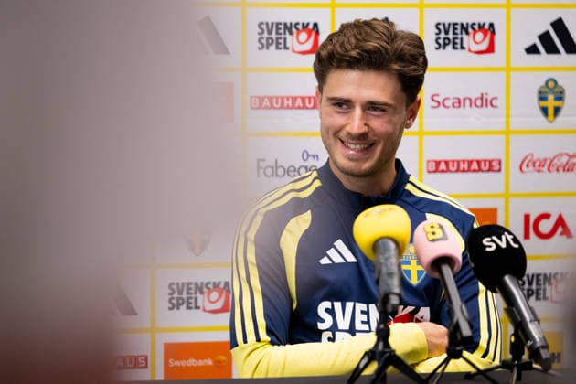 260612 Besfort Zeneli of the Swedish men s national football team in the mixed zone after a training session during day 2 of the FIFA World Cup, WM, Weltmeisterschaft, Fussball 2026 on June 12, 2026 in Dallas. Photo: Petter Arvidson BILDBYRAN kod PA PA1230 fotboll football soccer fotball vm fotbolls-vm fotball-vm fotbolls-vm 2026 fifa world cup 2026 mixed zone sverige sweden sverige a day 2 bbeng