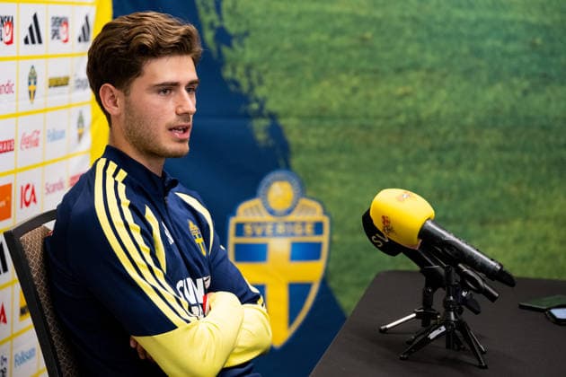 260612 Besfort Zeneli of the Swedish men s national football team in the mixed zone after a training session during day 2 of the FIFA World Cup, WM, Weltmeisterschaft, Fussball 2026 on June 12, 2026 in Dallas. Photo: Petter Arvidson BILDBYRAN kod PA PA1230 fotboll football soccer fotball vm fotbolls-vm fotball-vm fotbolls-vm 2026 fifa world cup 2026 mixed zone sverige sweden sverige a day 2 bbeng