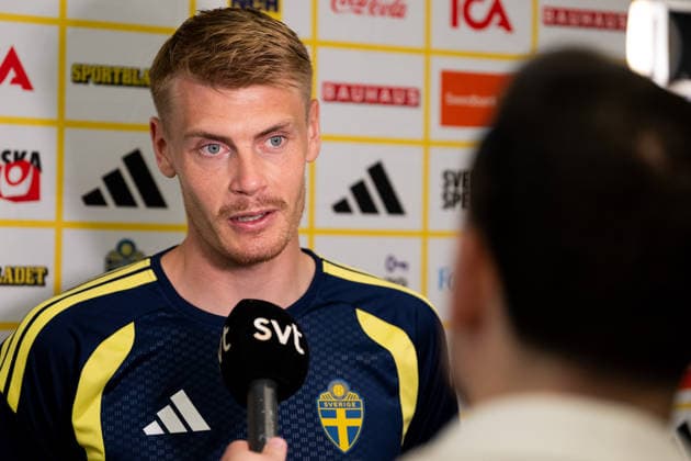 260612 Eric Smith of the Swedish men s national football team in the mixed zone after a training session during day 2 of the FIFA World Cup, WM, Weltmeisterschaft, Fussball 2026 on June 12, 2026 in Dallas. Photo: Petter Arvidson BILDBYRAN kod PA PA1230 fotboll football soccer fotball vm fotbolls-vm fotball-vm fotbolls-vm 2026 fifa world cup 2026 mixed zone sverige sweden sverige a day 2 bbeng