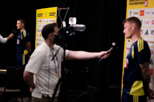 260612 Gustaf Lagerbielke and Eric Smith of the Swedish men s national football team in the mixed zone after a training session during day 2 of the FIFA World Cup, WM, Weltmeisterschaft, Fussball 2026 on June 12, 2026 in Dallas. Photo: Petter Arvidson BILDBYRAN kod PA PA1230 fotboll football soccer fotball vm fotbolls-vm fotball-vm fotbolls-vm 2026 fifa world cup 2026 mixed zone sverige sweden sverige a day 2 bbeng