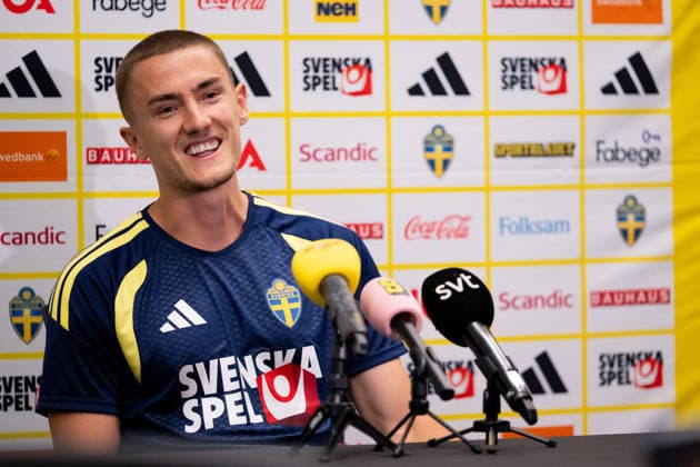 260612 Gustaf Lagerbielke of the Swedish men s national football team in the mixed zone after a training session during day 2 of the FIFA World Cup, WM, Weltmeisterschaft, Fussball 2026 on June 12, 2026 in Dallas. Photo: Petter Arvidson BILDBYRAN kod PA PA1230 fotboll football soccer fotball vm fotbolls-vm fotball-vm fotbolls-vm 2026 fifa world cup 2026 mixed zone sverige sweden sverige a day 2 bbeng