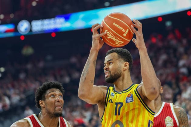 Norris Agbakoko (Alba Berlin, 17) mit David McCormack (FC Bayern Basketball, 33), GER, FC Bayern Basketball vs. Alba Berlin, Basketball, easycredit Basketball Bundesliga, Playoffs, Finale, Spiel 1, Saison 2025 2026, 12.06.2026, GER, FC Bayern Basketball vs. Alba Berlin, Basketball, easycredit Basketball Bundesliga, Playoffs, Finale, Spiel 1, Saison 2025 2026, 12.06.2026 Muenchen