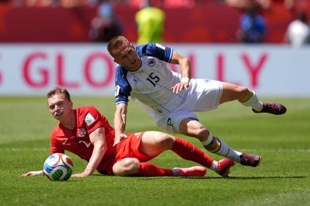 Canada v Bosnia and Herzegovina - FIFA World Cup, WM, Weltmeisterschaft, Fussball 2026 - Group B TORONTO, CANADA - JUNE 12: Amar Memic of Bosnia and Herzegovina in action against Alistair Johnston of Canada during 2026 FIFA World Cup First Stage Group B match between Canada and Bosnia and Herzegovina at Toronto Stadium (BMO Field) in Toronto, Ontario, Canada on June 12, 2026. Mert Alper Dervis Anadolu Ontario Canada. Editorial use only. Please get in touch for any other usage.  Copyright: x2026xAnadoluxMertxAlperxDervisx